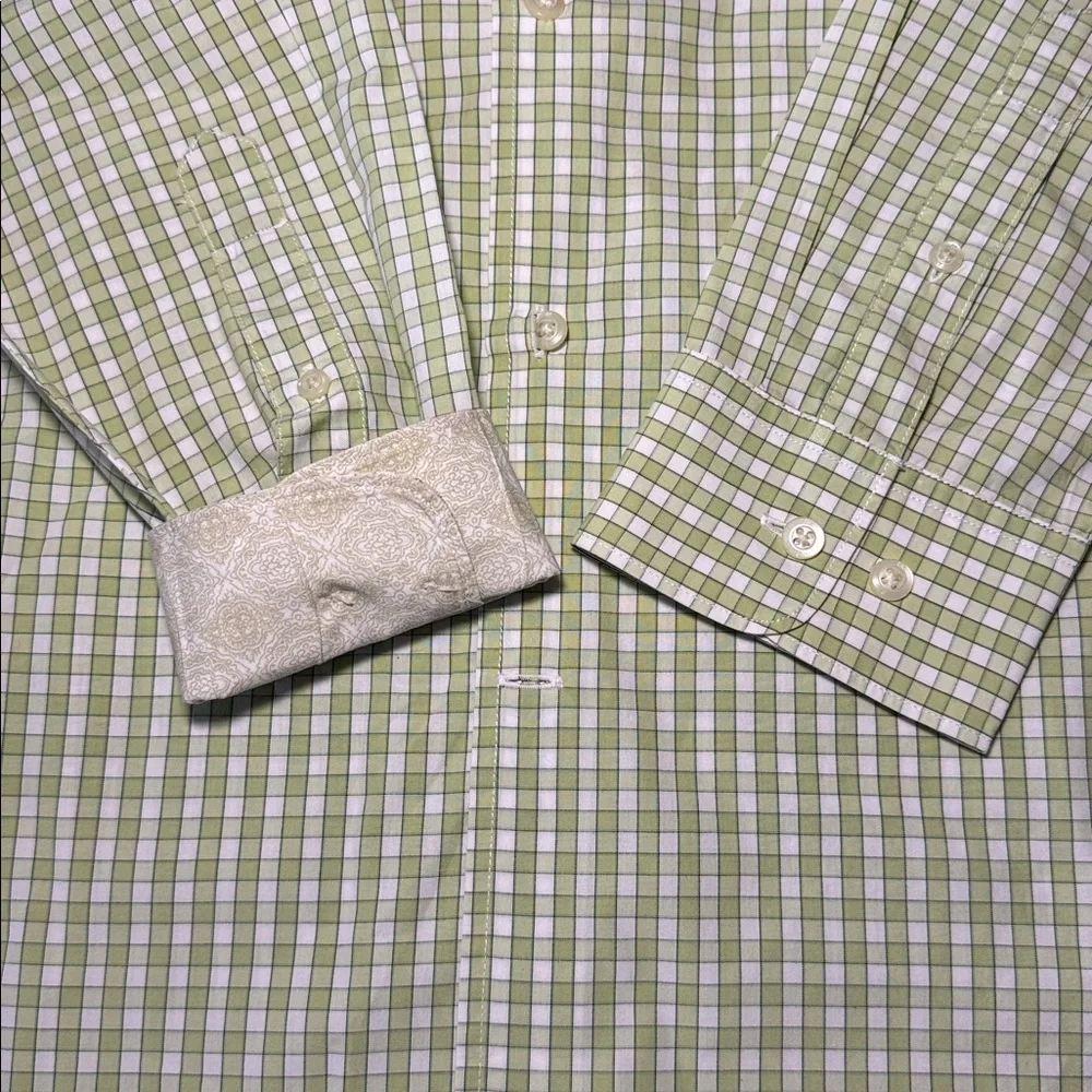 Banana Republic Men's Classic Plaid Button Up Shirt. Size L